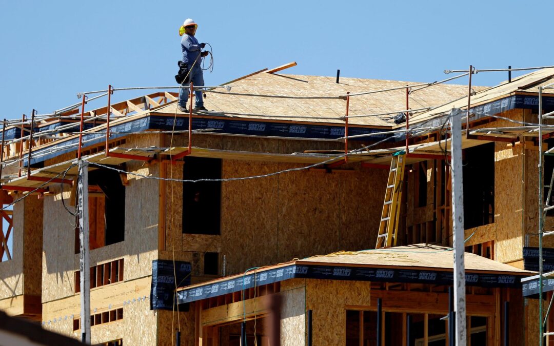 U.S. housing starts race to 15-year high; building permits rise moderately